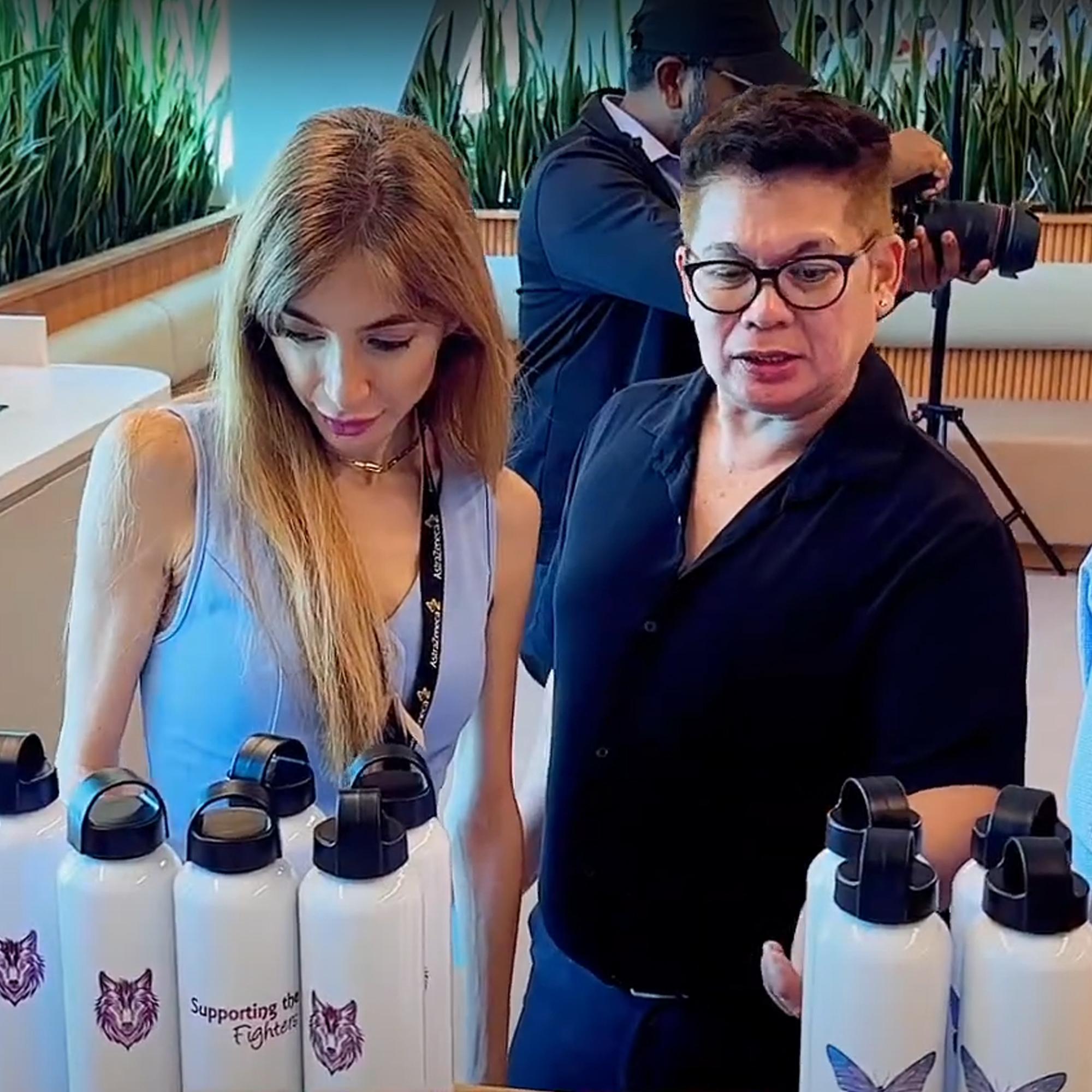 ONSITE BOTTLE PRINTING DUBAI: PERSONALIZE BOTTLES LIVE AT YOUR EVENT! BOOST BRAND RECALL WITH CUSTOMIZED KEEPSAKES. PERFECT FOR CORPORATE EVENTS & WEDDINGS. BOOK NOW!