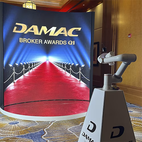 GLAMBOT DUBAI: HOLLYWOOD-STYLE SLOW-MOTION PHOTOBOOTH! PERFECT FOR LUXURY EVENTS & BRAND ACTIVATIONS. CREATE VIRAL, CINEMATIC CONTENT. BOOK NOW FOR UNFORGETTABLE MOMENTS!