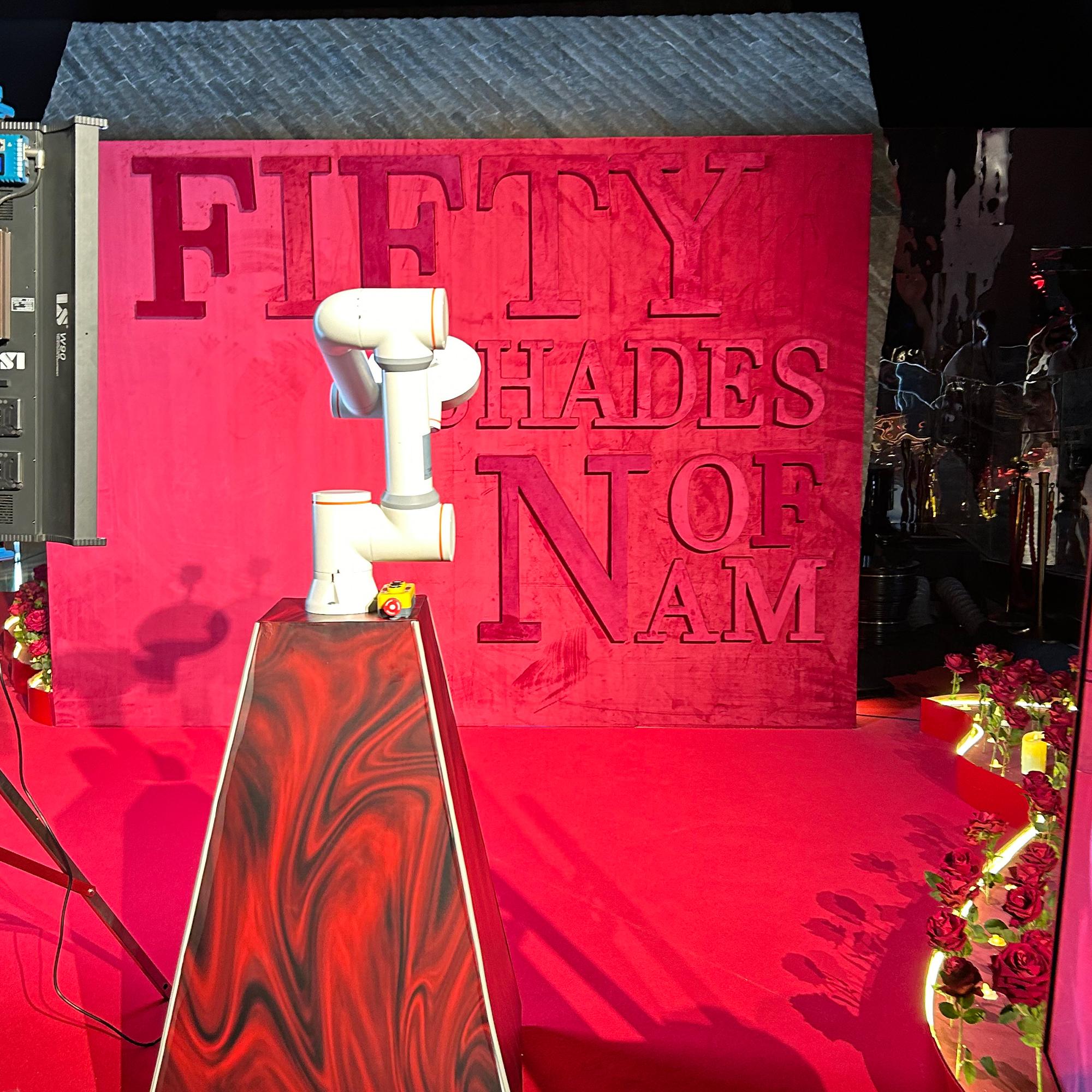 GLAMBOT DUBAI: HOLLYWOOD-STYLE SLOW-MOTION PHOTOBOOTH! PERFECT FOR LUXURY EVENTS & BRAND ACTIVATIONS. CREATE VIRAL, CINEMATIC CONTENT. BOOK NOW FOR UNFORGETTABLE MOMENTS!