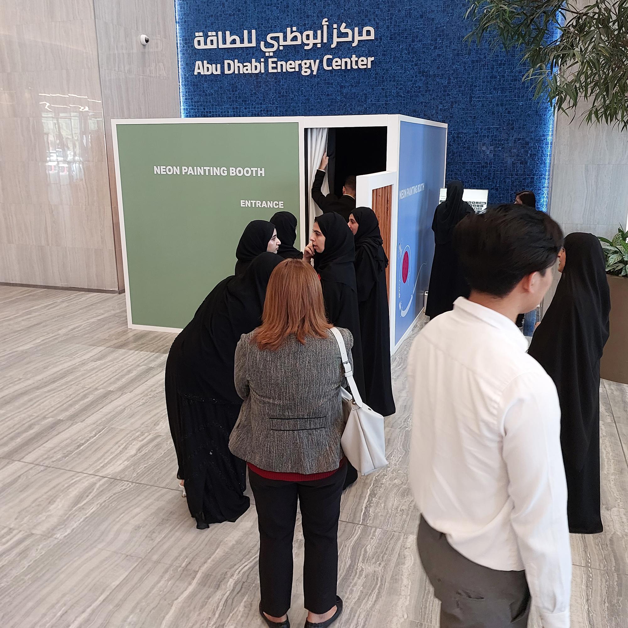 CREATE GLOWING MASTERPIECES WITH NEON EFFECTS! PERFECT FOR NIGHT EVENTS & WEDDINGS IN DUBAI. BOOK NOW!