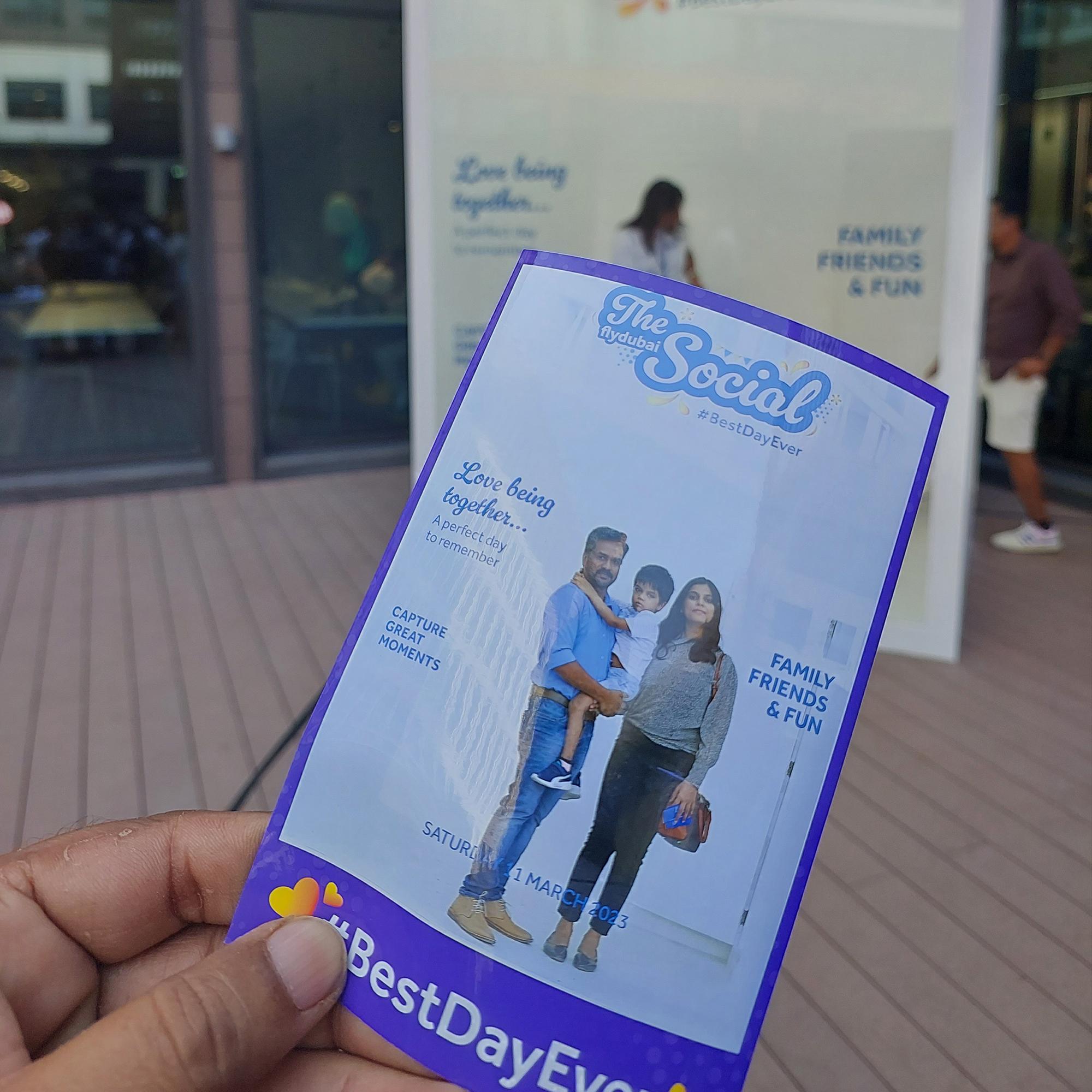 GUESTS STAR ON CUSTOM COVERS! INSTANT PRINTS & SOCIAL SHARING. GREAT FOR WEDDINGS & CORPORATE EVENTS IN DUBAI.