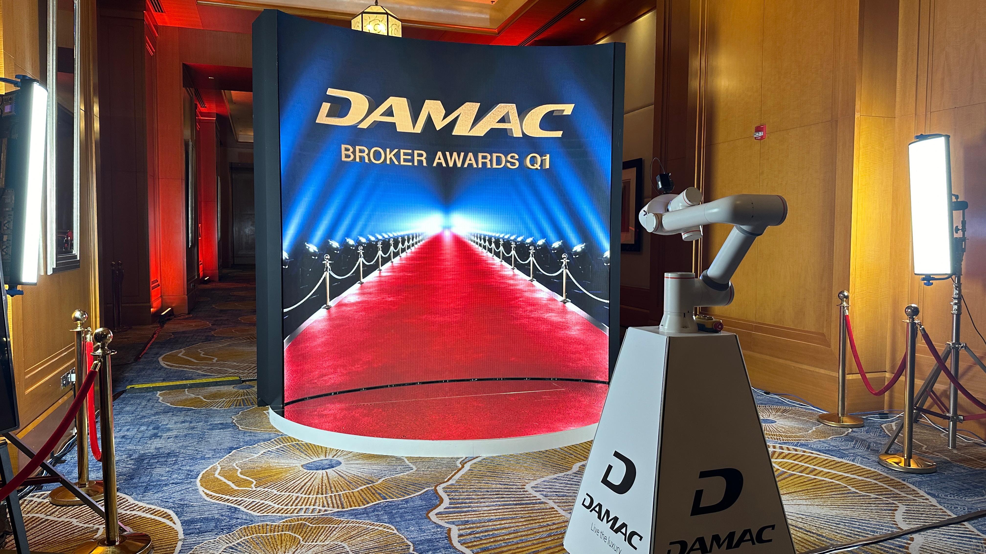 GLAMBOT DUBAI: HOLLYWOOD-STYLE SLOW-MOTION PHOTOBOOTH! PERFECT FOR LUXURY EVENTS & BRAND ACTIVATIONS. CREATE VIRAL, CINEMATIC CONTENT. BOOK NOW FOR UNFORGETTABLE MOMENTS!