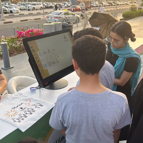 ONSITE TOTE BAG PRINTING IN DUBAI! GUESTS DESIGN CUSTOM BAGS WITH YOUR BRAND. PERFECT FOR EVENTS & ACTIVATIONS. CREATE VIRAL, SHAREABLE MOMENTS. BOOK NOW!