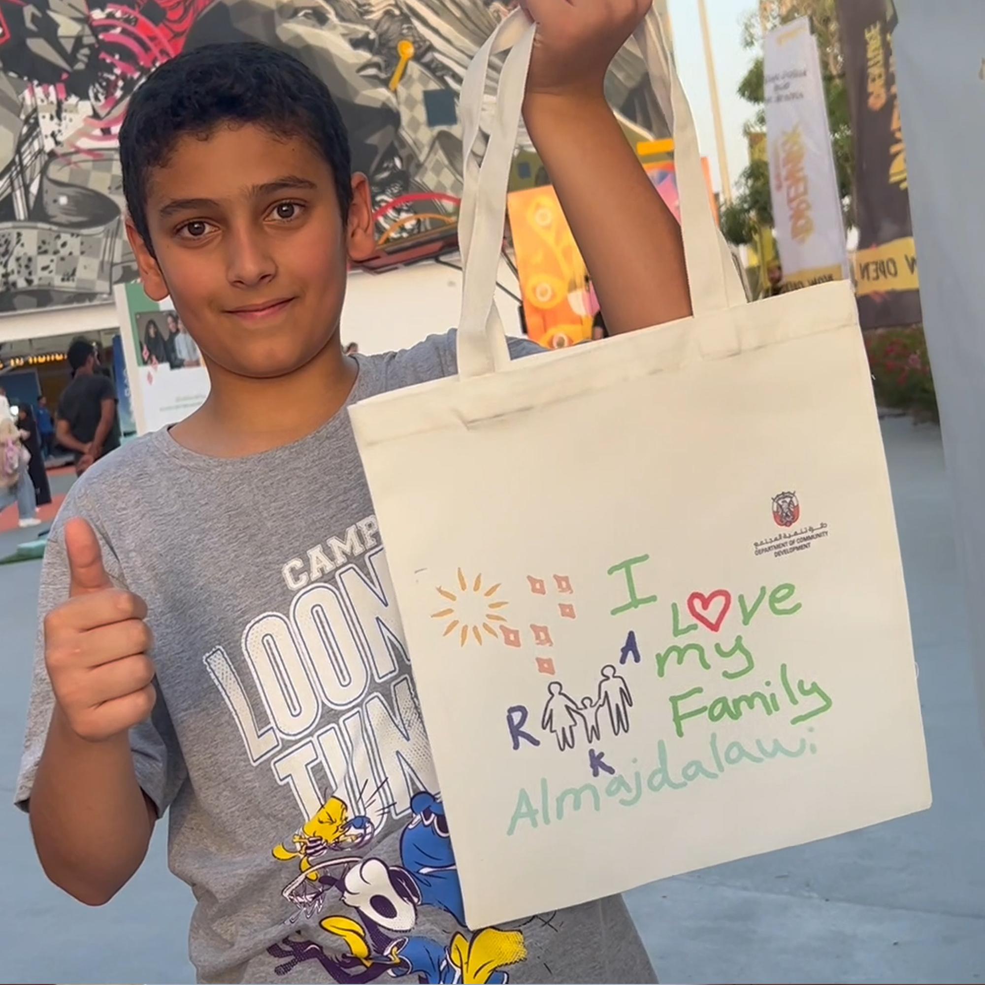 ONSITE TOTE BAG PRINTING IN DUBAI! GUESTS DESIGN CUSTOM BAGS WITH YOUR BRAND. PERFECT FOR EVENTS & ACTIVATIONS. CREATE VIRAL, SHAREABLE MOMENTS. BOOK NOW!