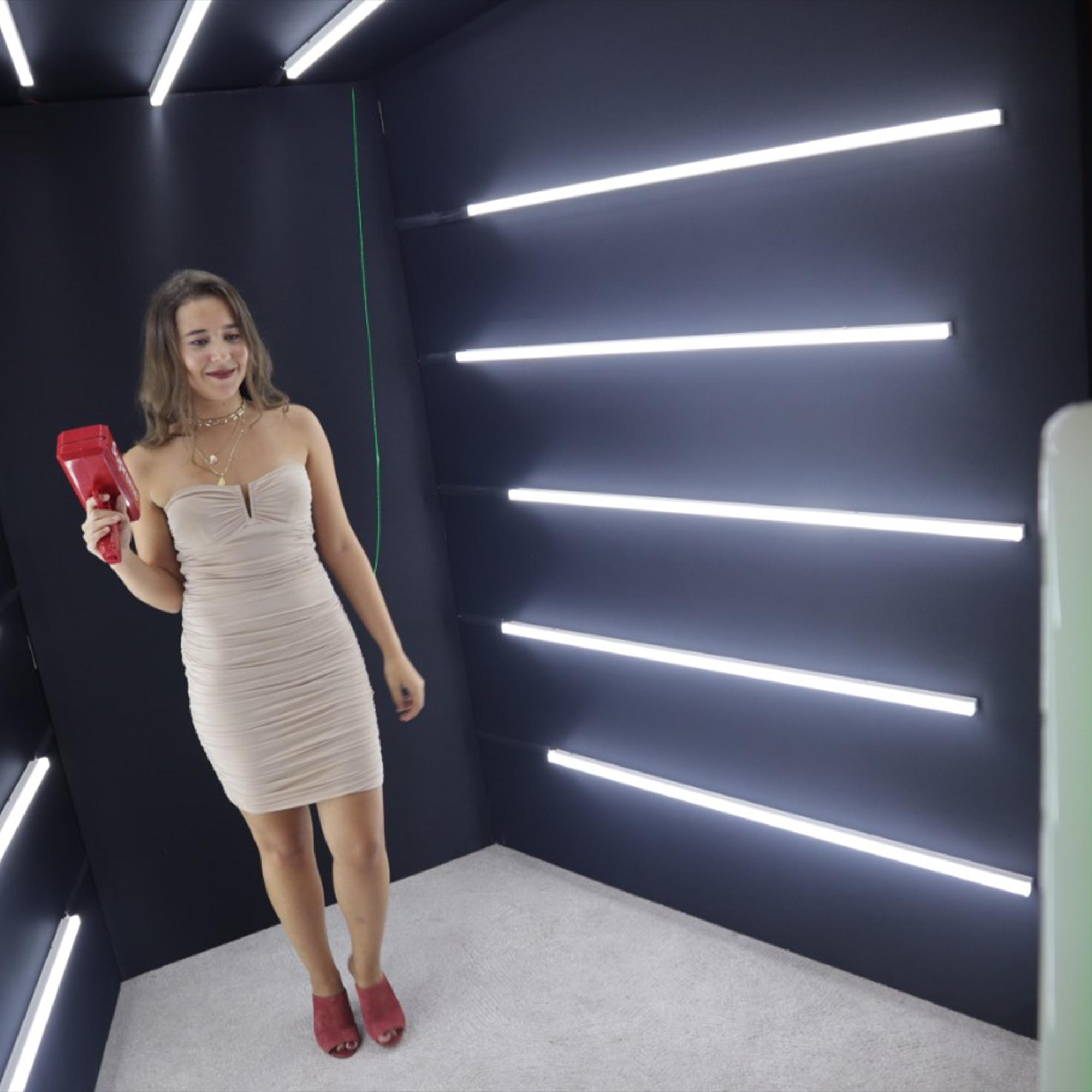 GLAMOROUS MTV-STYLE CLIPS IN A LIGHT BOX! PERFECT FOR LUXURY WEDDINGS & CORPORATE EVENTS IN DUBAI. BOOK NOW